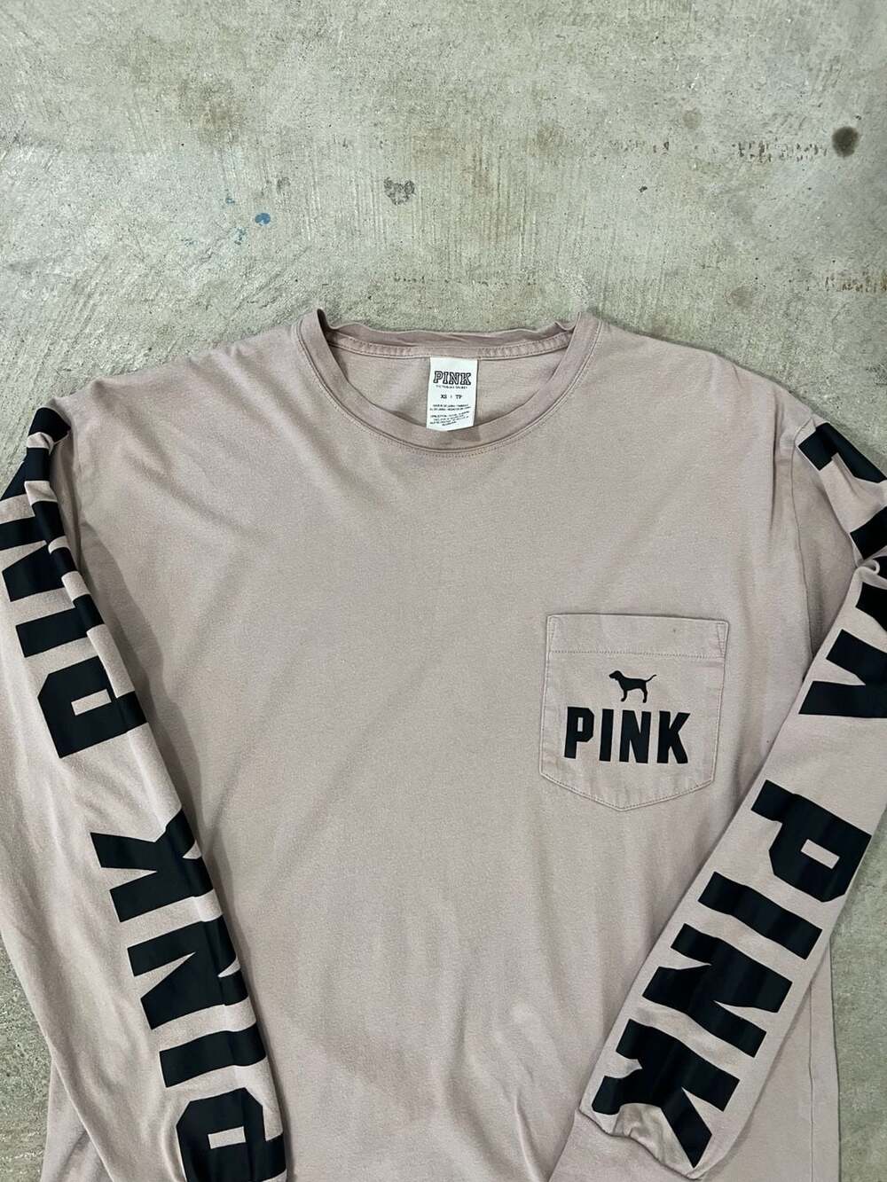 Vintage y2k Victoria’s Secret PINK Long Sleeve Pocket Logo Tee XS Beige Black